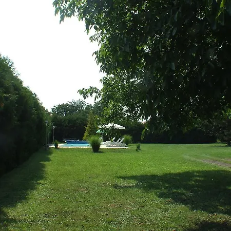 Kerti Apartman * Balatonkeresztúr