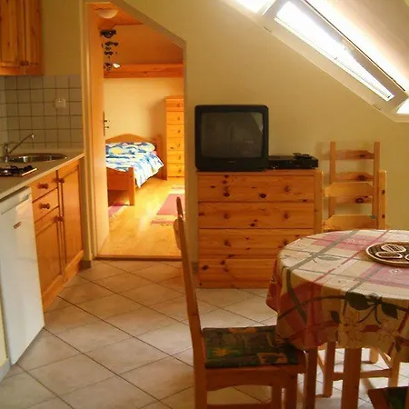 Kerti Apartman * Balatonkeresztúr