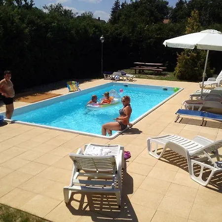 Kerti Apartman *